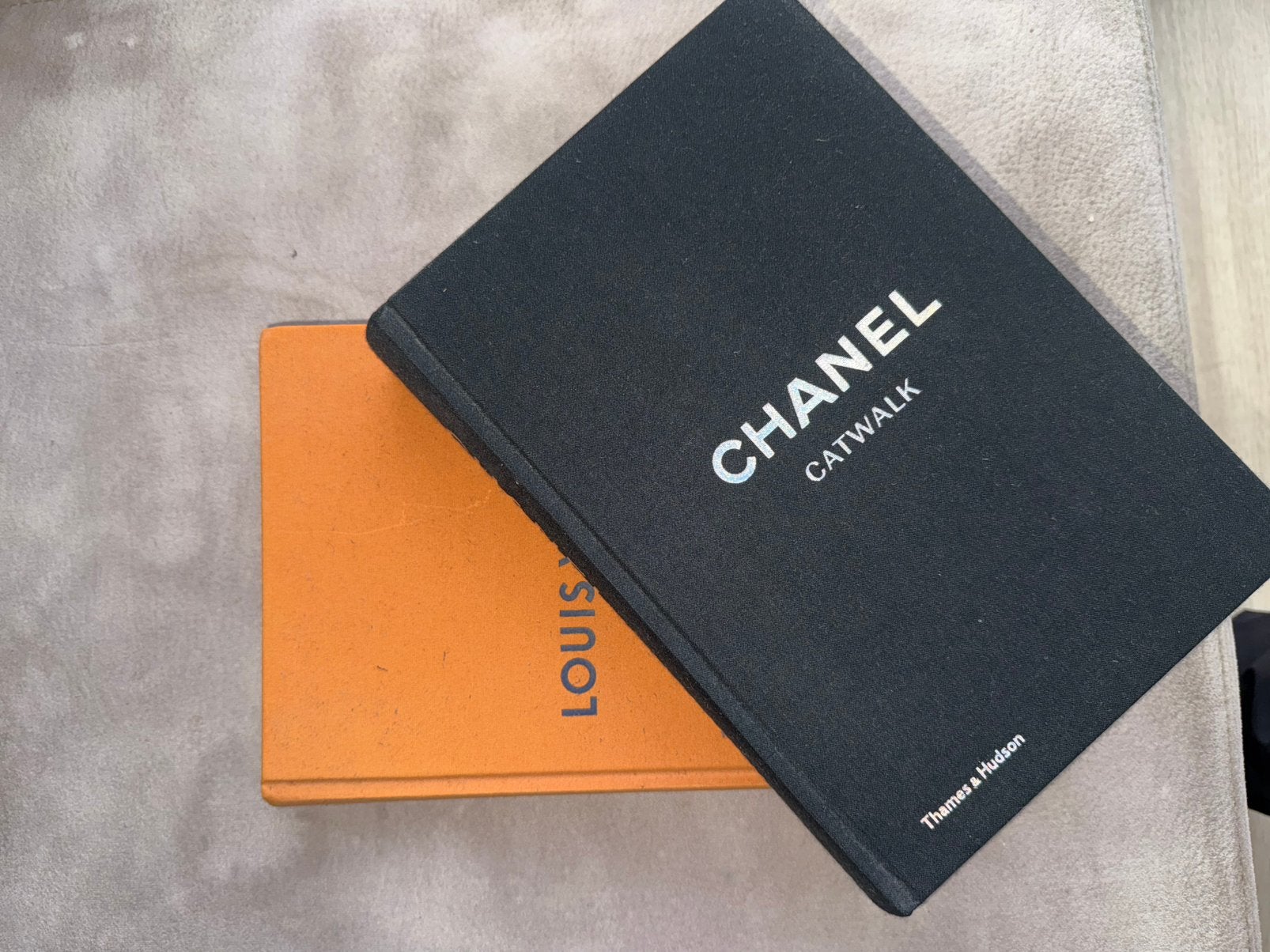 Louis Vuitton / Chanel / catwalk boek, Ophalen of Verzenden, Zo goed als nieuw, Mode algemeen