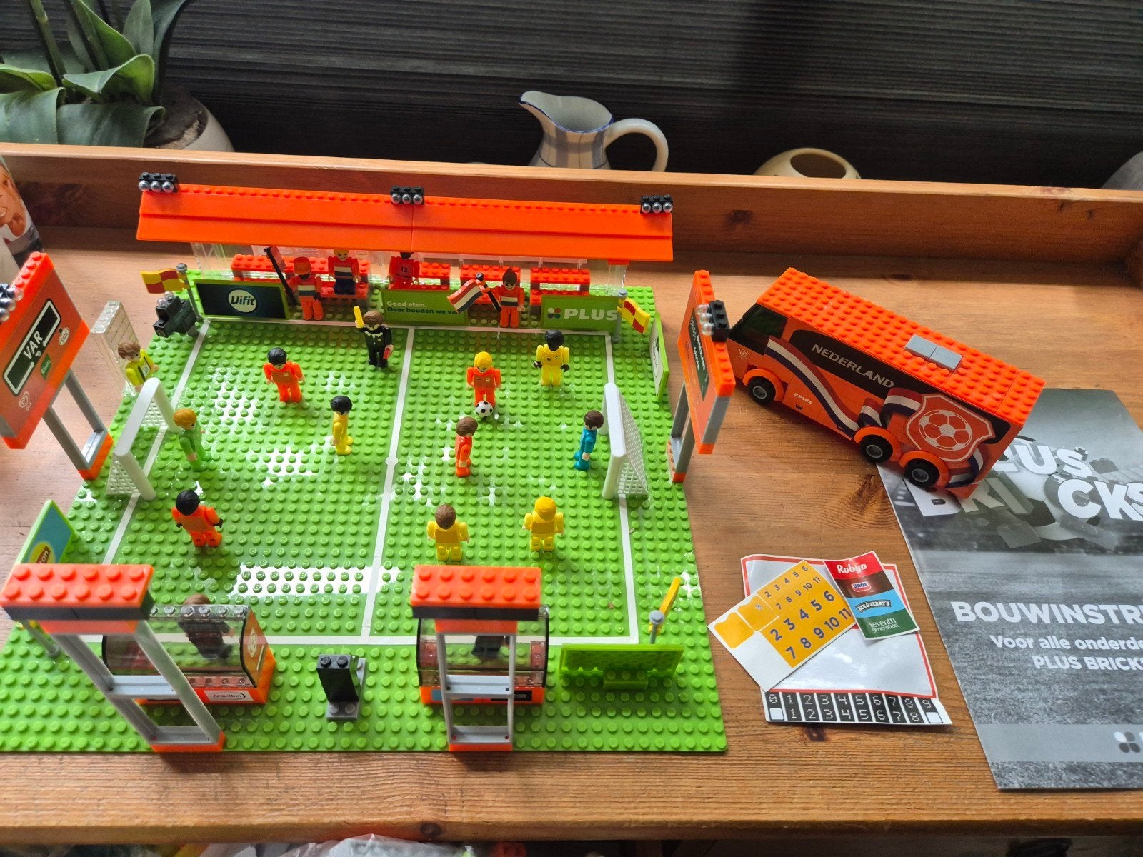 Plus bricks voetbal voetbalveld bouwstenen met spelersbus, Plus, Ophalen of Verzenden
