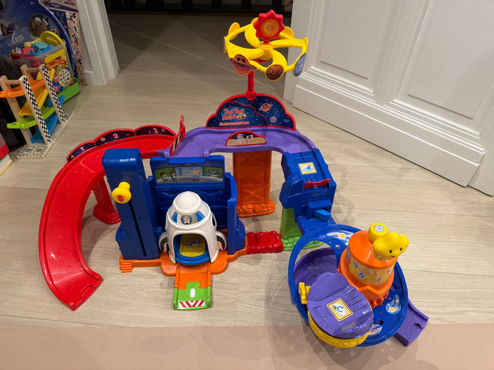 VTech Toet Toet Auto's Ruimtestation, Kinderen en Baby's, Ophalen of Verzenden, Zo goed als nieuw, 2 tot 4 jaar
