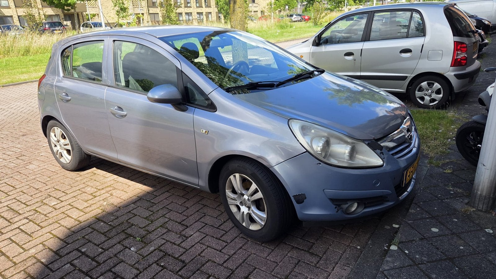 Opel Corsa 1.2 16V 5D 2009 Grijs, Auto's, Voorwielaandrijving, 4 cilinders, 1229 cc, 49 €/maand