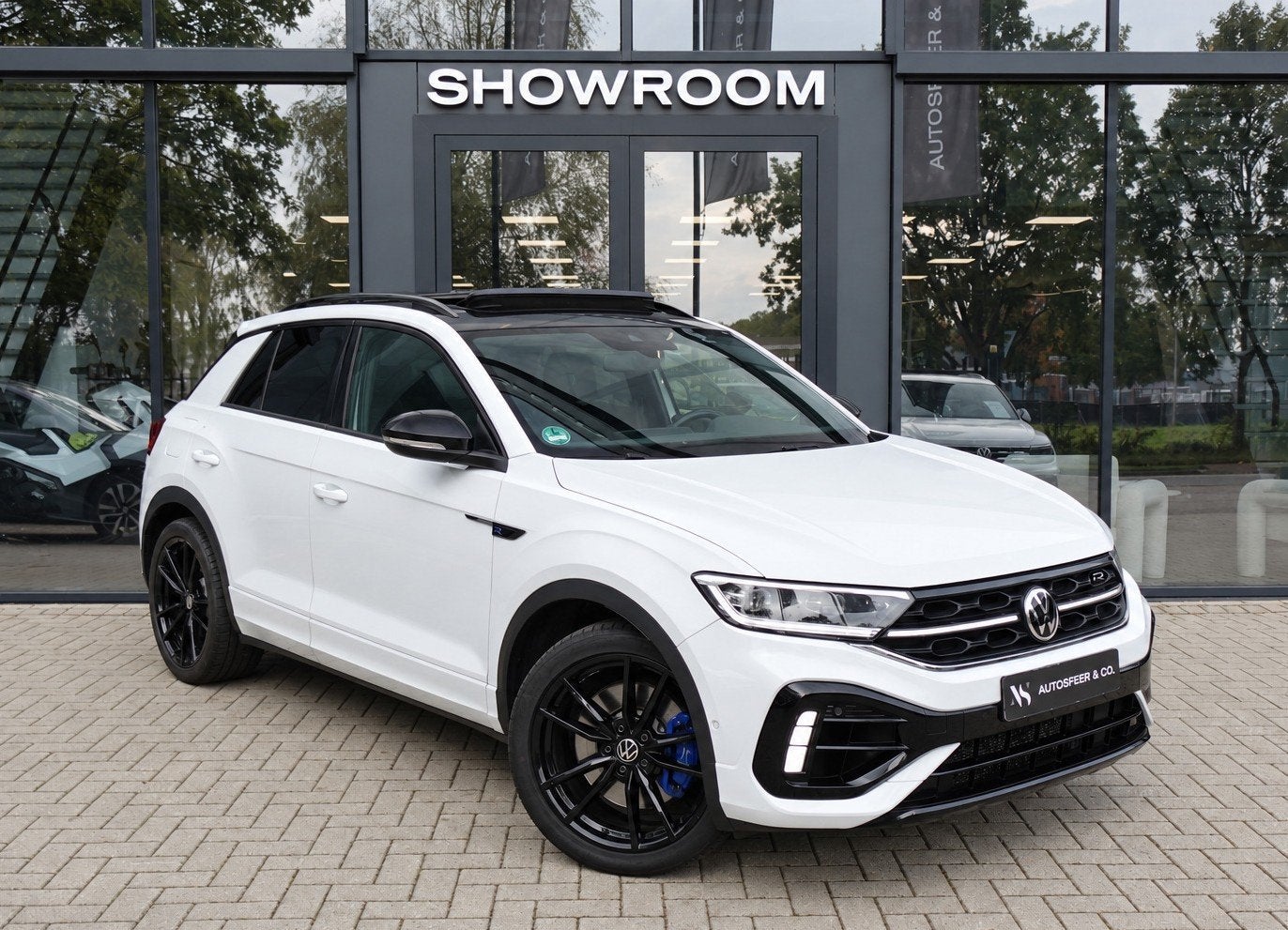 Volkswagen T-Roc 2.0 TSI 4Motion R AKRAPOVIC PANO KEYLESS VO, Automaat, Dealer onderhouden, Gebruikt, 4 cilinders