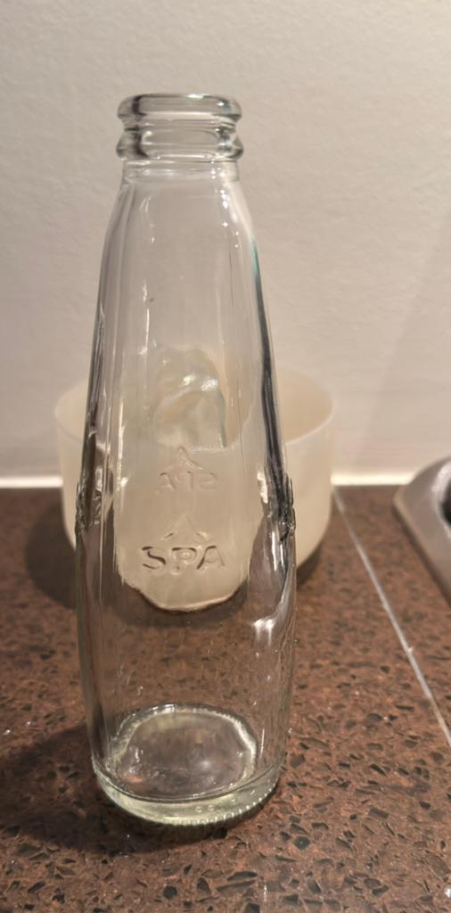 Gezocht: 2 oude/vintage 25 cl Spa flesjes, Ophalen of Verzenden