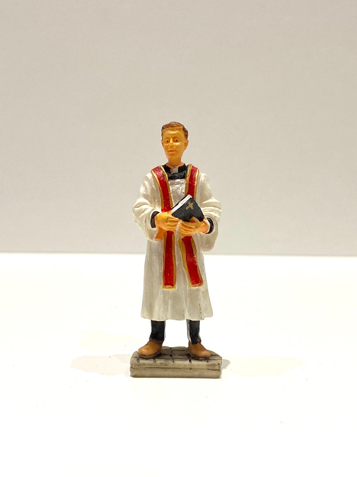 Lemax Minister (02399A), Verzenden