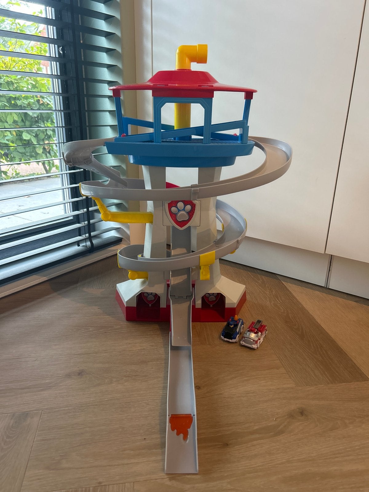 PAW Patrol True Metal Hoofdkwartier + 2 auto's, Ophalen, Zo goed als nieuw