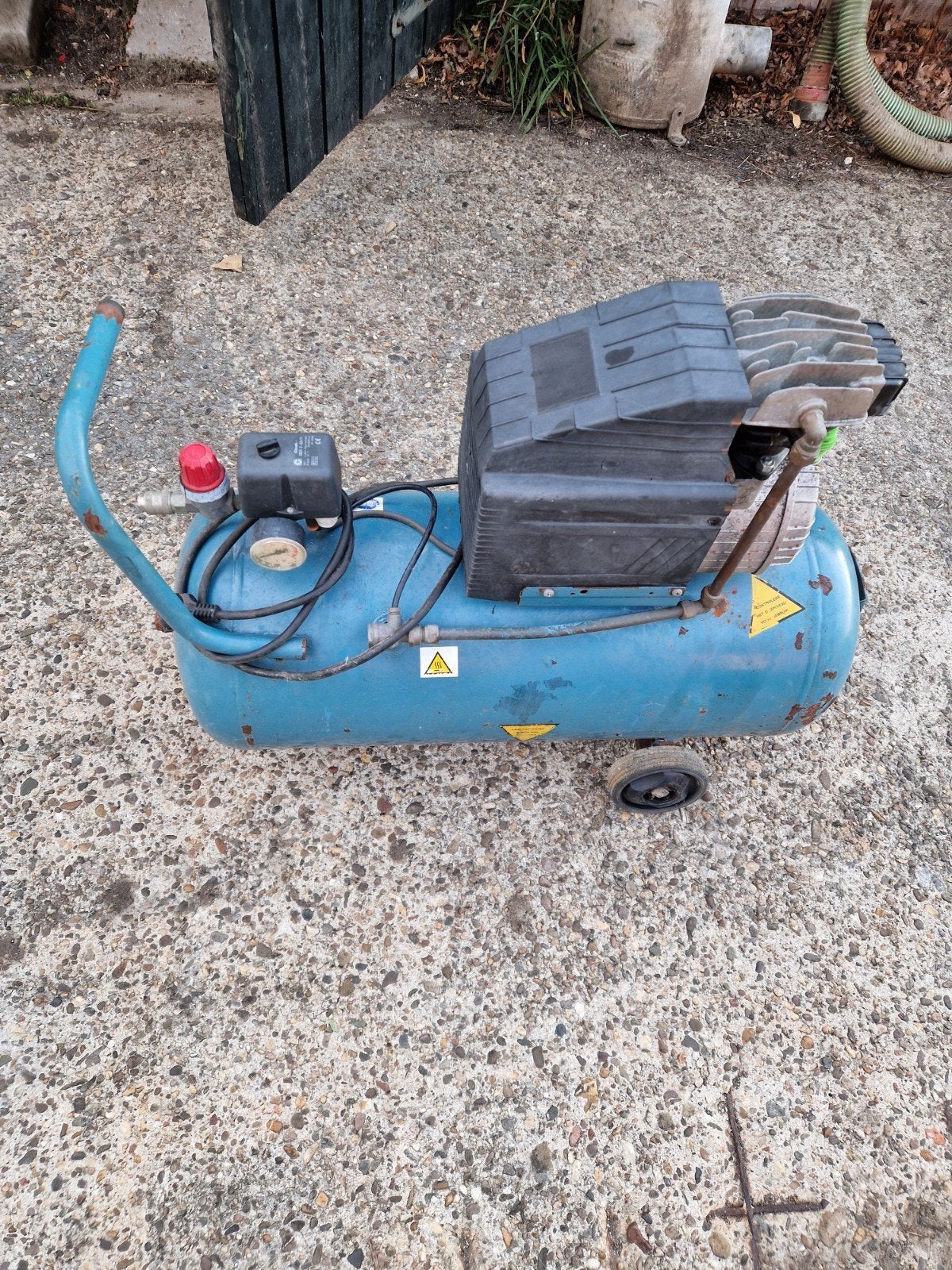 Huvema gm 50-200 compressor, Doe-het-zelf en Verbouw, Compressors, Ophalen, Gebruikt, 6 tot 10 bar, 25 tot 100 liter