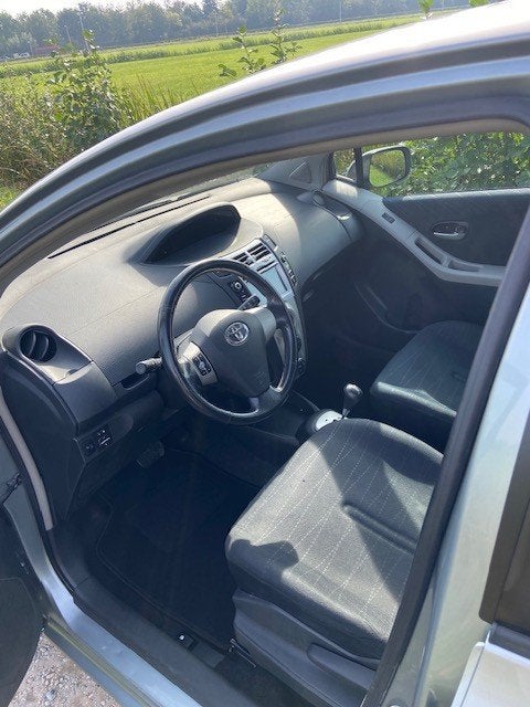 Foto 7 van Toyota Yaris AUTOMAAT met gebruikers sporen