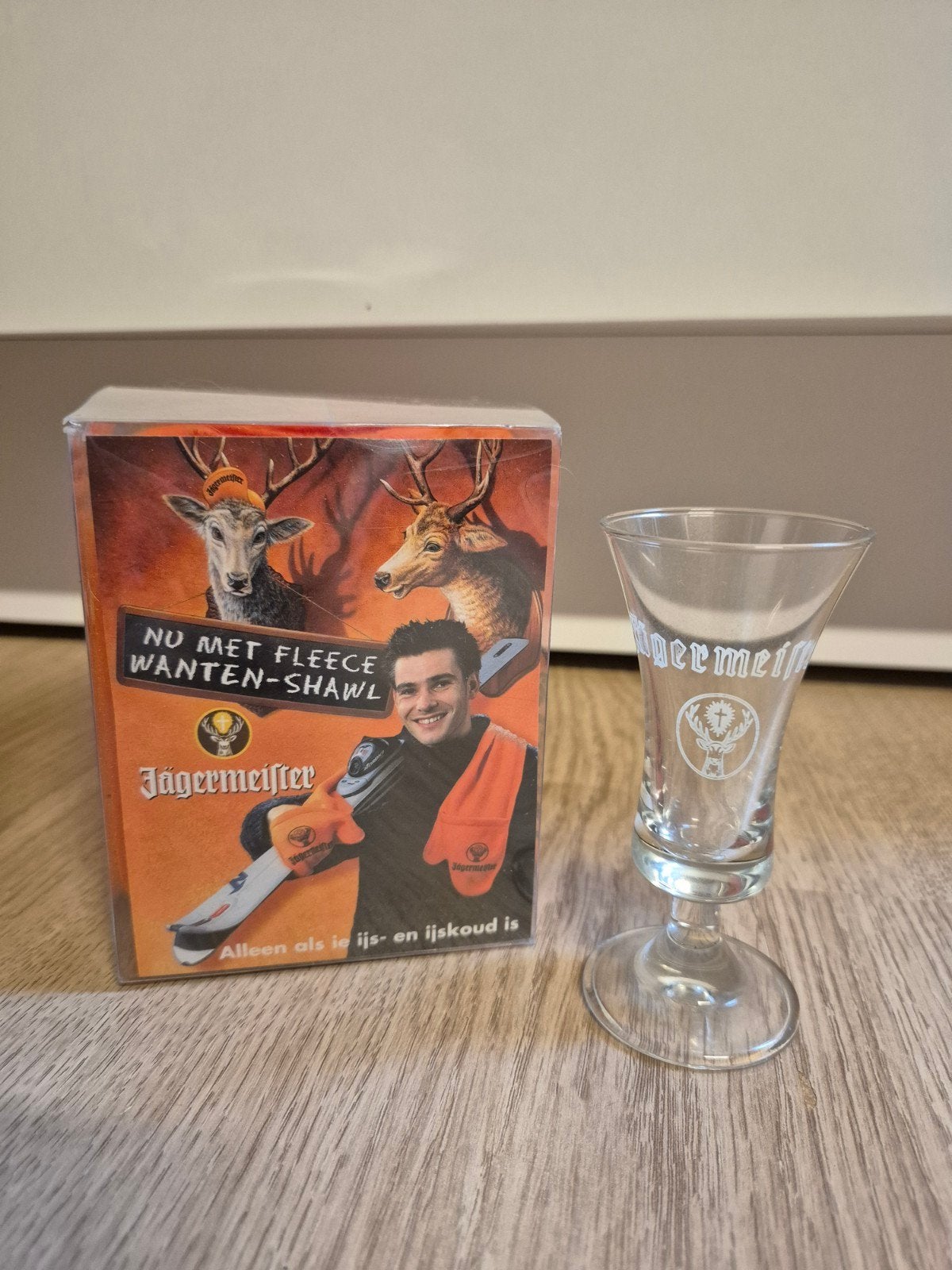 Jagermeister glaasje en wanten sjaal, Ophalen of Verzenden