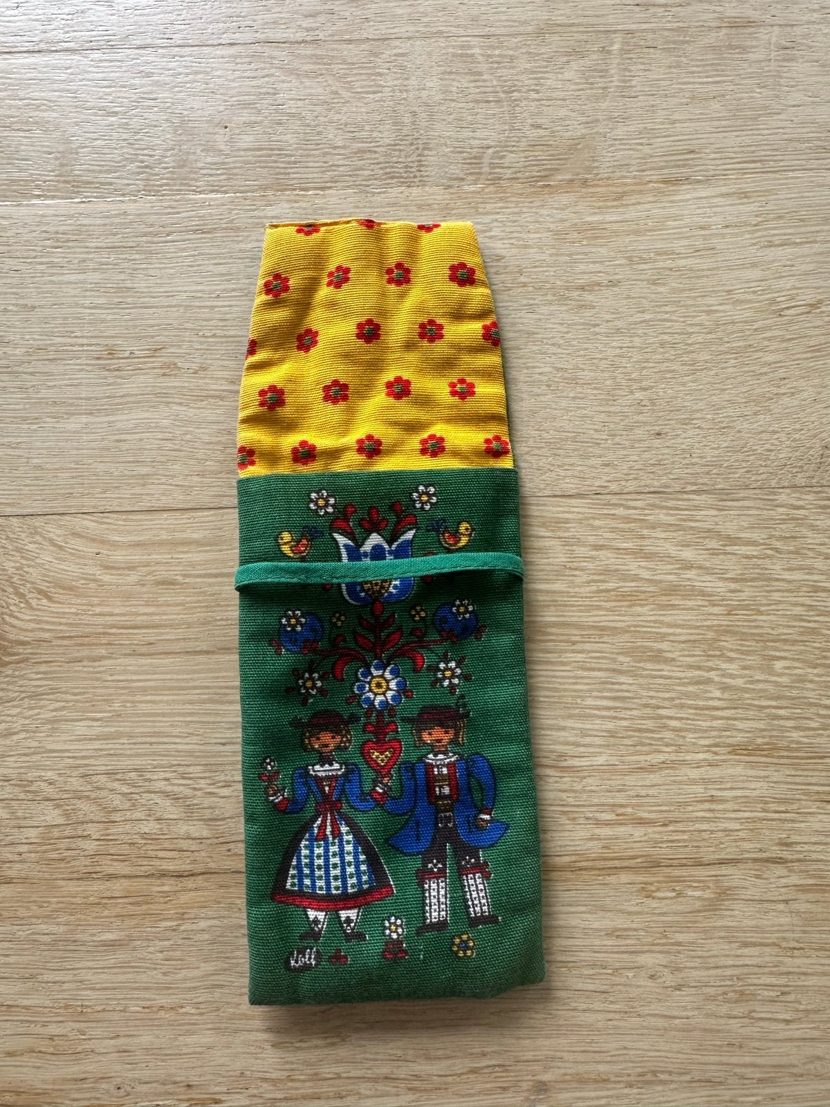 Oostenrijks stoffen brillenhoesje, Ophalen of Verzenden, Zo goed als nieuw
