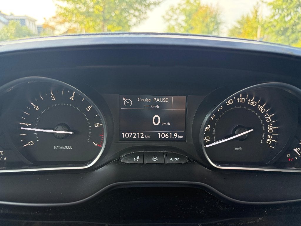 Foto 10 van Peugeot 208 1.2 VTi 82PK 5D 2013 - Grijs / Zilver