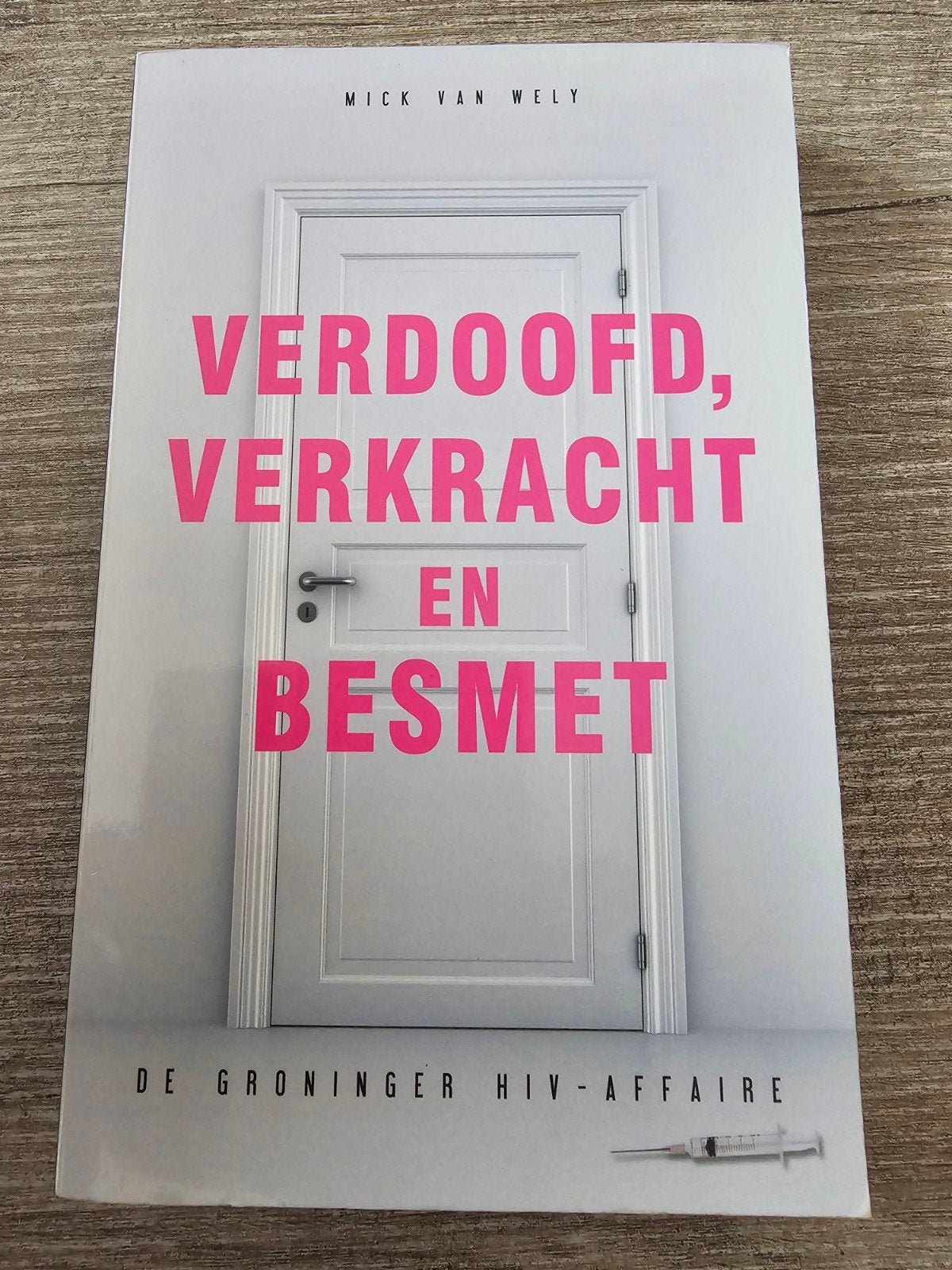 Verdoofd, Verkracht en Besmet - De Groninger HIV-affaire, Ophalen of Verzenden, Gelezen, Mick van Wely