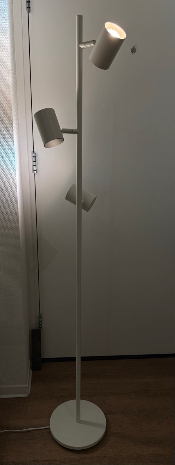 Moderne witte vloerlamp (excl. peertjes), GU10, Ophalen of Verzenden, Zo goed als nieuw, Metaal