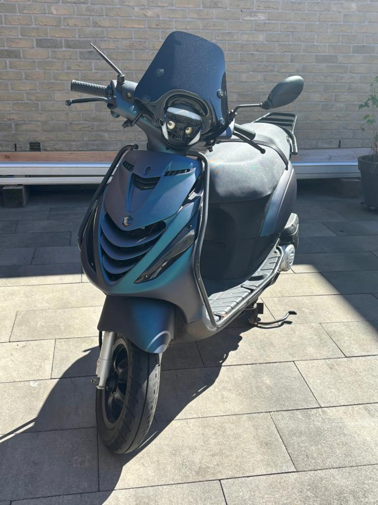 Piaggio Zip 4tk 2021, Fietsen en Brommers, Scooters | Piaggio, Ophalen, Zo goed als nieuw, Benzine, Zip