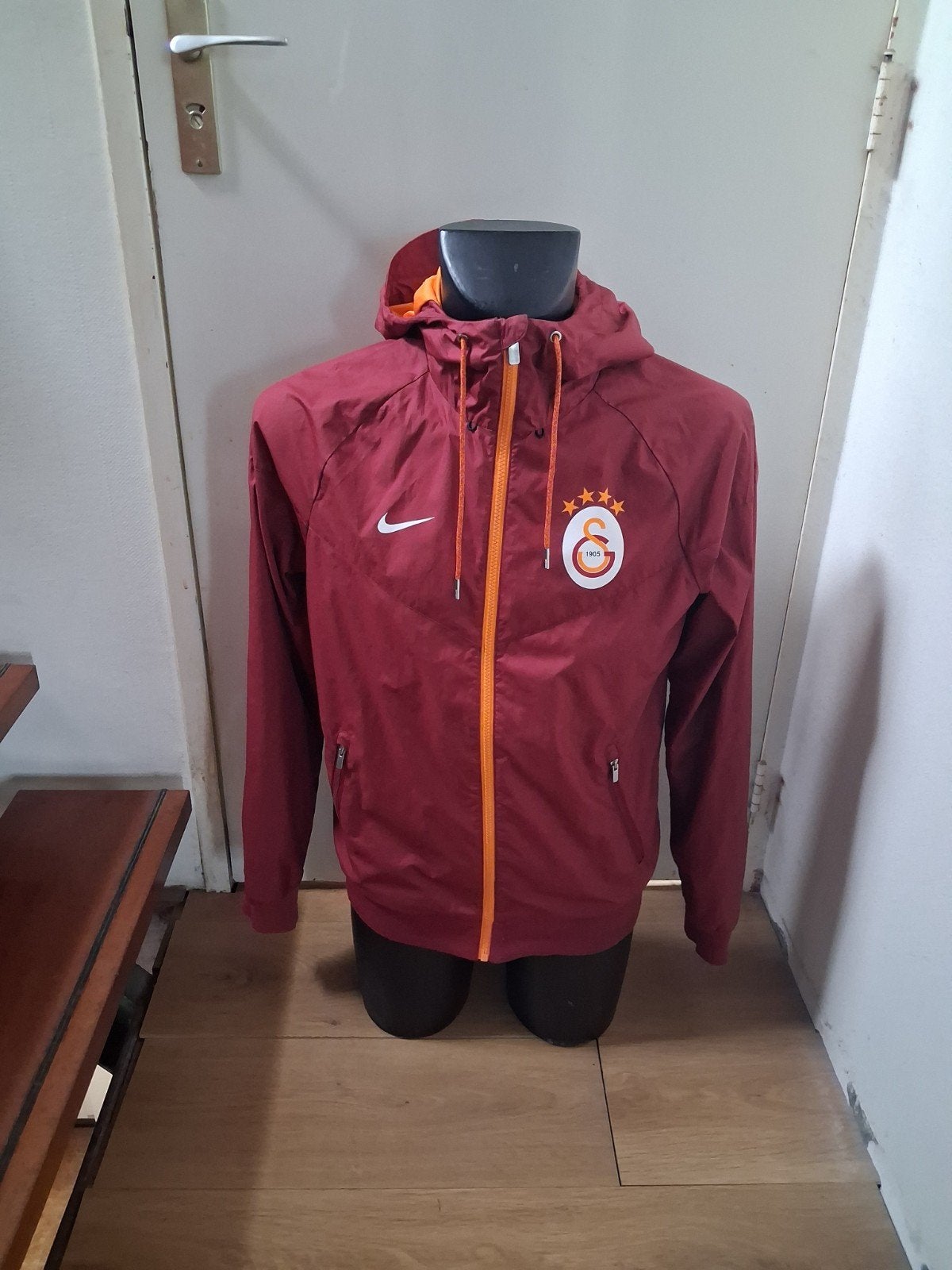 Nike Galatasaray Jas Maat S - Rood, Nike, Ophalen of Verzenden, Zo goed als nieuw, Voetbal