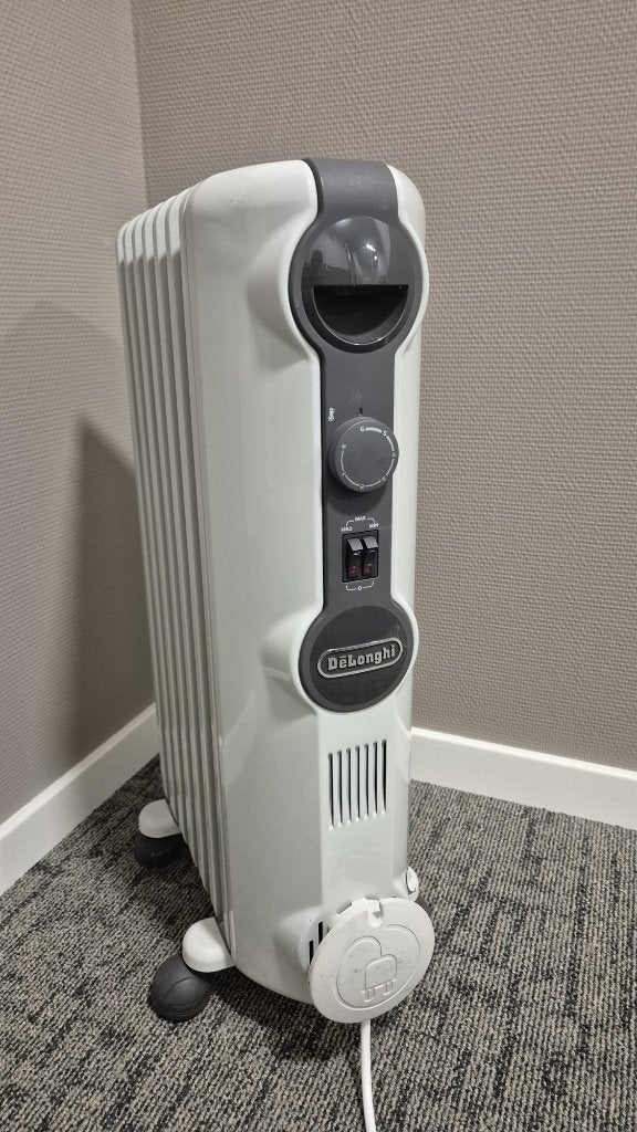 GERESERVEERD DeLonghi oliegevulde radiator, Ophalen, 30 tot 80 cm, Gebruikt, Radiator