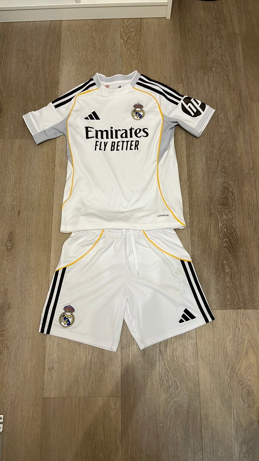 Real madrid pakje kindermaat 152, Ophalen of Verzenden, Zo goed als nieuw, Overige maten, Voetbal