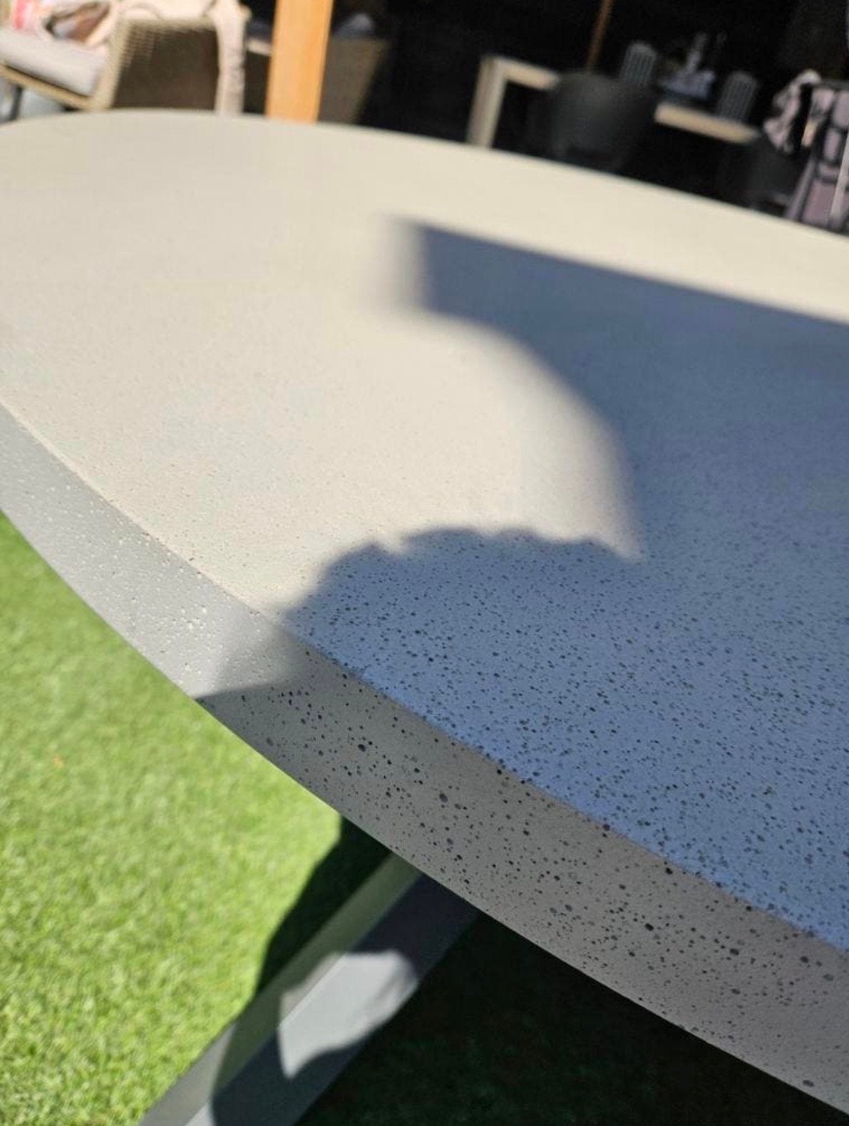 Intratuin eettafel Wout grijs D 135 H 76 cm, Tuin en Terras, Tuintafels, Zo goed als nieuw, Rond, Overige materialen, Ophalen