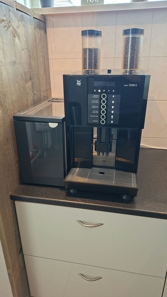 Koffiemachine WMF 1200s met melkkoelkast, Ophalen, Gebruikt, 10 kopjes of meer, Koffiemachine