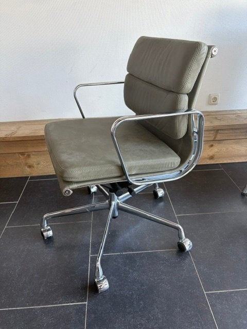 Vitra Eames EA 217 buraustoel, chroom, groen leder, 2025, Huis en Inrichting, Bureaustoelen, Vitra, Ophalen of Verzenden, Zo goed als nieuw