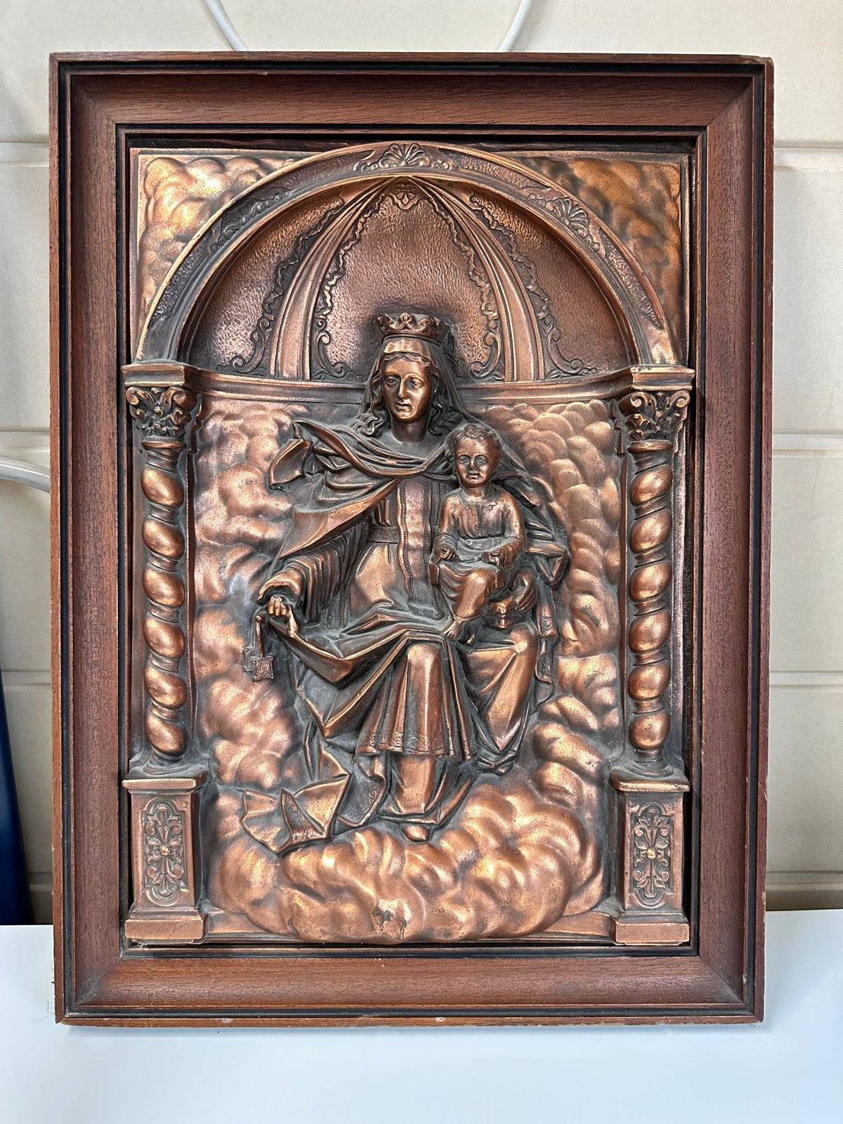 Bas-reliëf Heilige Maagd Maria met Jezus in rood koper, Rood, Handgemaakt, Wanddecoratie, Religie
