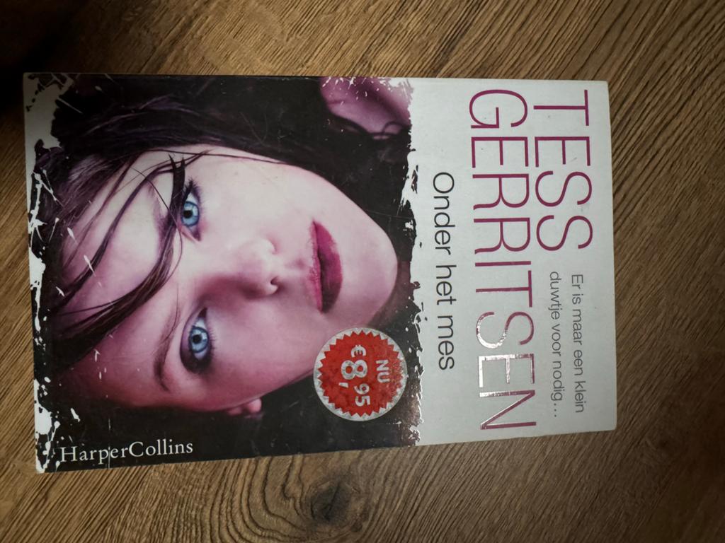 Tess Gerritsen - Onder het mes, Ophalen of Verzenden, Gelezen, Nederland