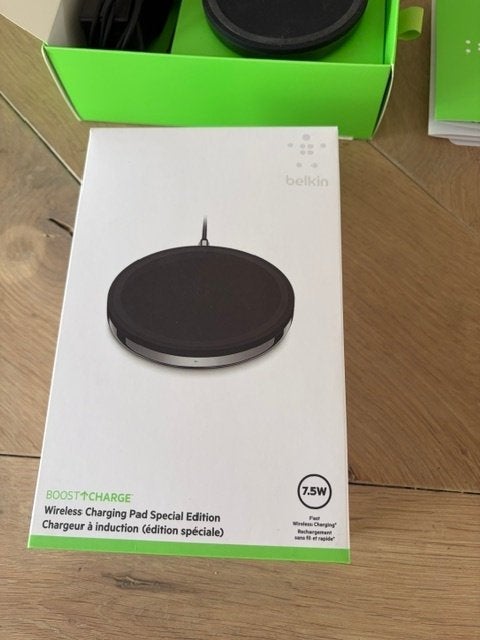Wireless Charging Pad Special Edition  Belkin, Telecommunicatie, Mobiele telefoons | Telefoon-opladers, Ophalen, Zo goed als nieuw