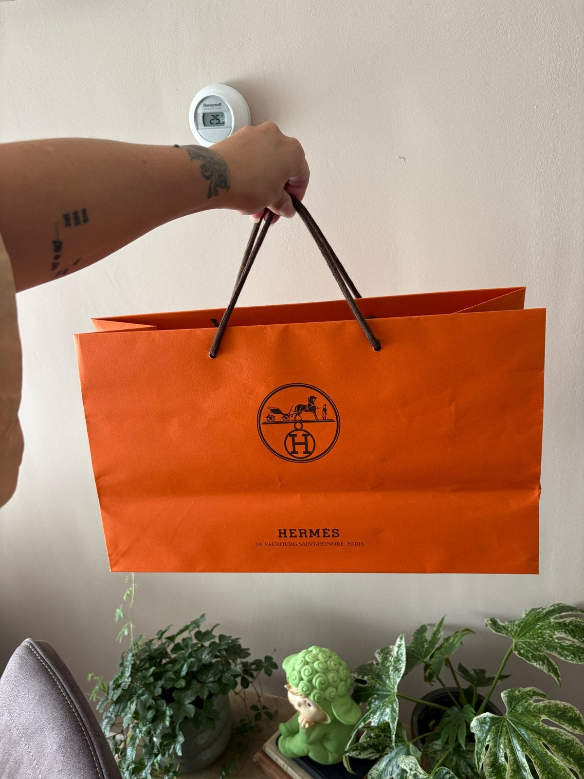 Hermes giftbag, Ophalen