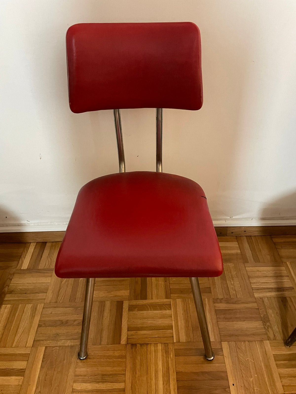 Leuk vintage retro rood skai stoeltje eetkamerstoelen, Huis en Inrichting, Ophalen, Kunststof, Zo goed als nieuw, Eén