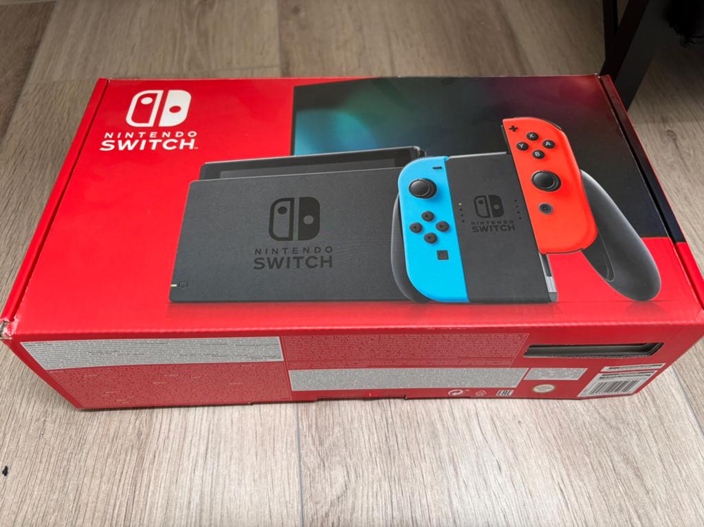 Switch V2 2019, Ophalen of Verzenden, Gebruikt, Met 2 controllers, Switch 2019 Upgrade