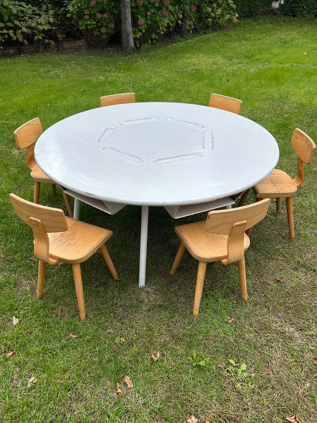 Kleuterschooltafel + 6 stoeltjes