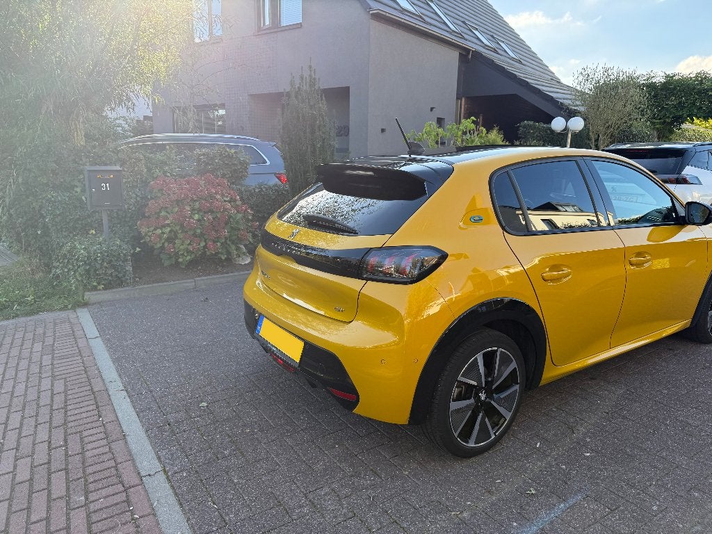 Foto 7 van Peugeot 208-E GT (2022, 38000KM, Geel/zwart)