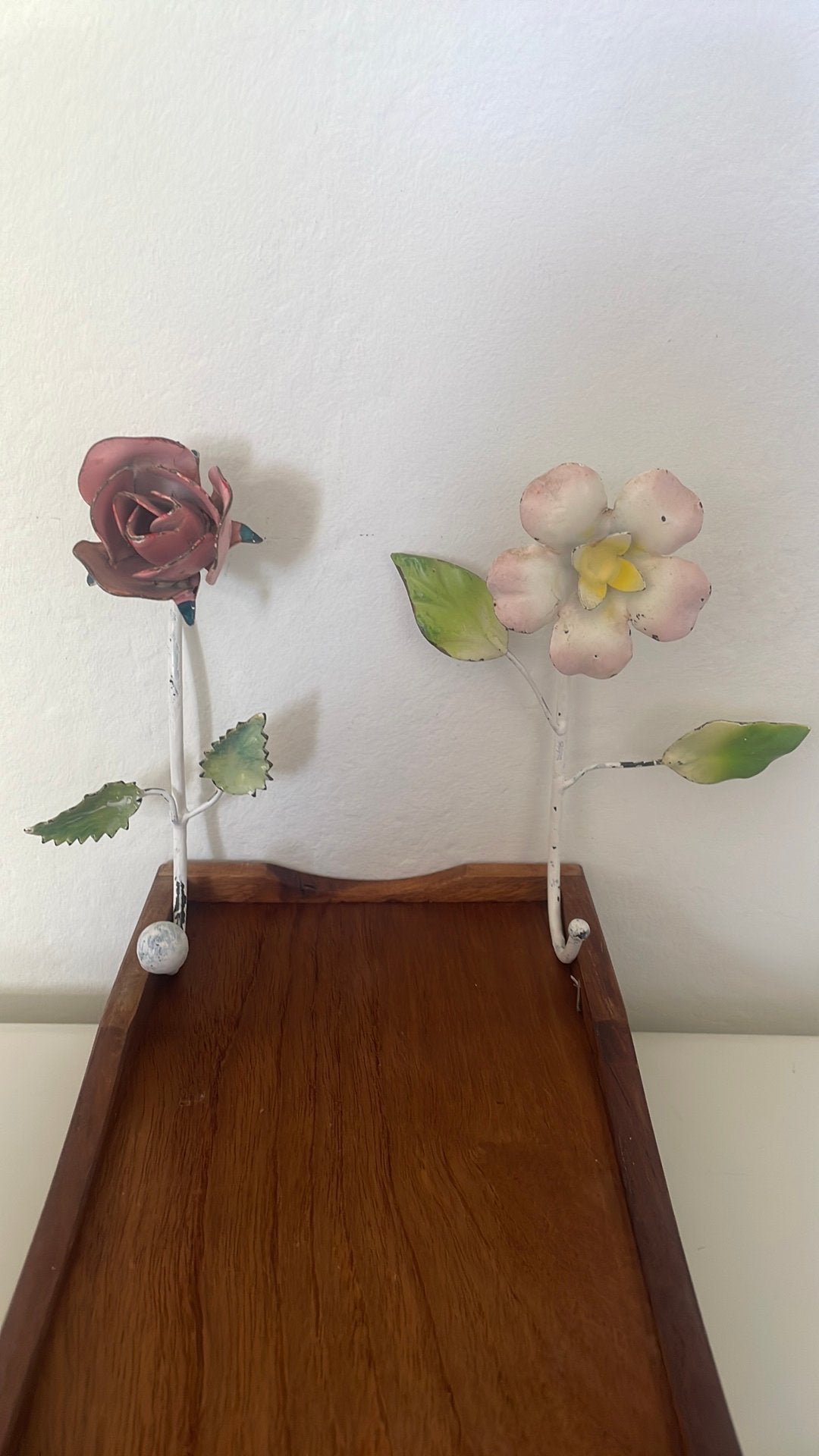 Vintage metalen bloemen wandhaken set van 2, Ophalen of Verzenden, Zo goed als nieuw, Rond, Metaal