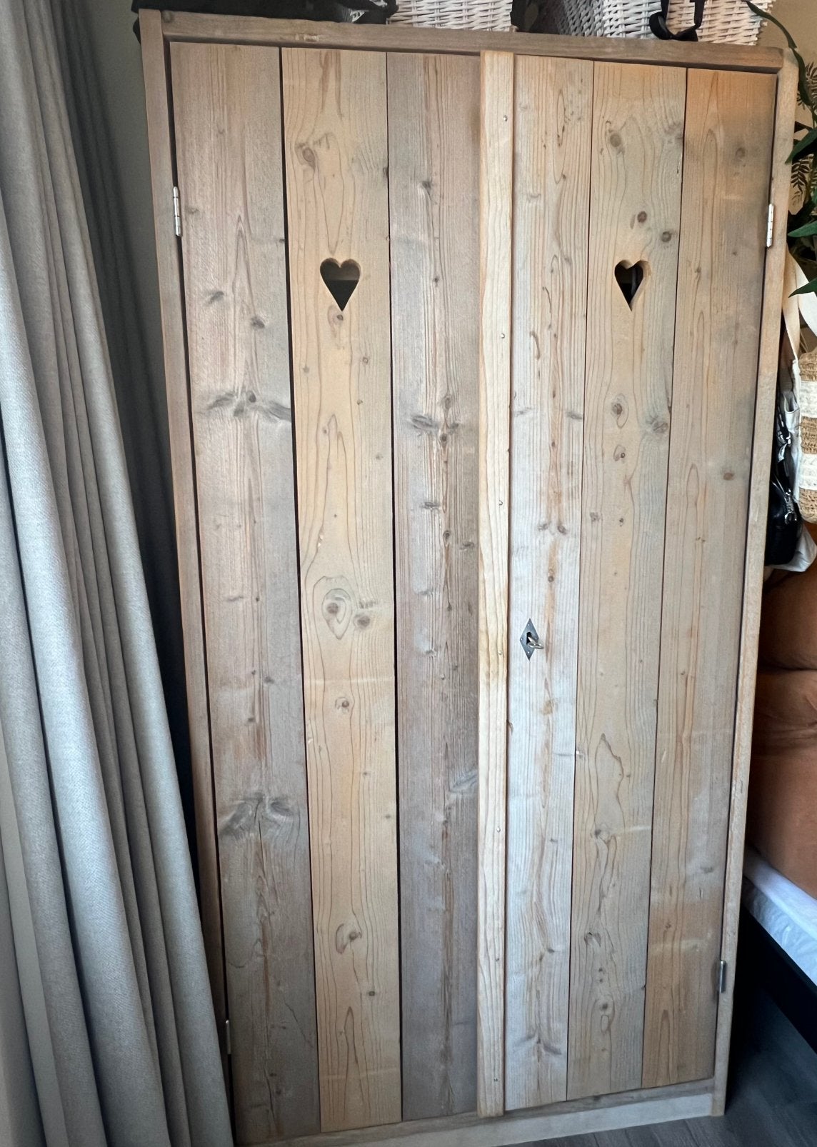Steigerhouten kast met hartjes, 200x102x60 cm, Gebruikt, 100 tot 150 cm, 200 cm of meer, Overige houtsoorten