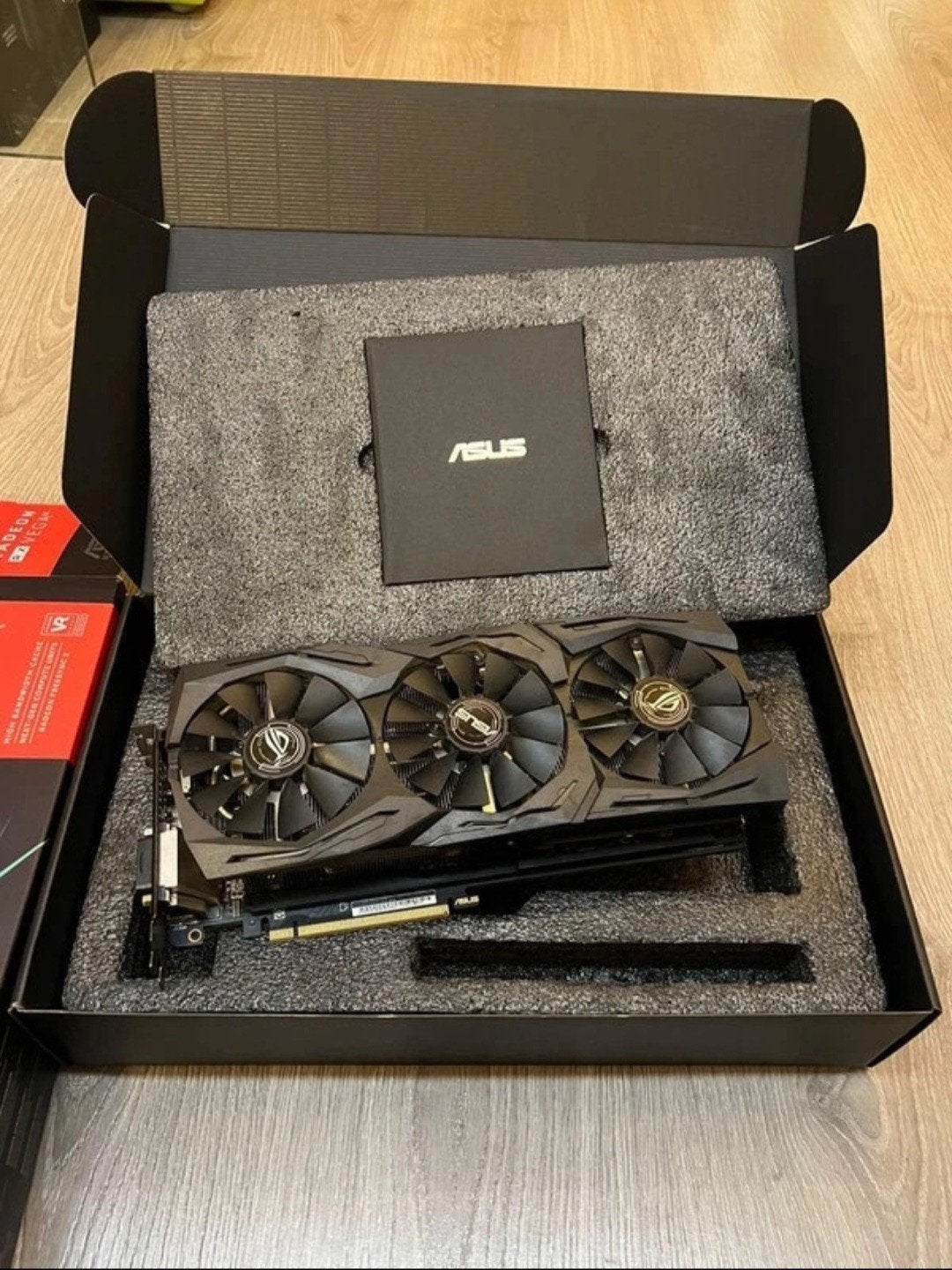 ASUS ROG Strix Radeon RX Vega 64 OC 8GB HBM2 + Doos, Computers en Software, PCI-Express 3, AMD, Overige soorten, HDMI