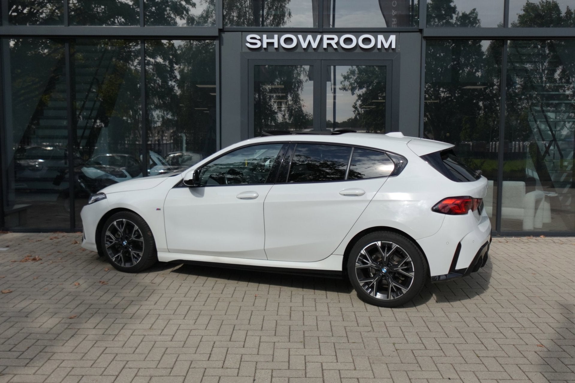 BMW 1-serie 120 M Sport Design Edition PANO KEYLESS CAM, Auto's, Dealer onderhouden, Gebruikt, 156 pk, Lichtsensor