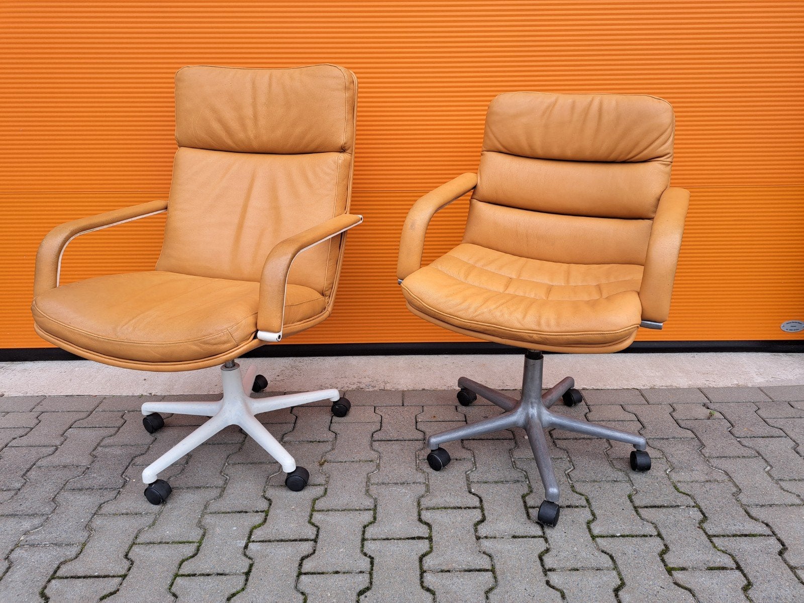 Artifort draaistoelen, Ophalen, Gebruikt, Twee, Bruin