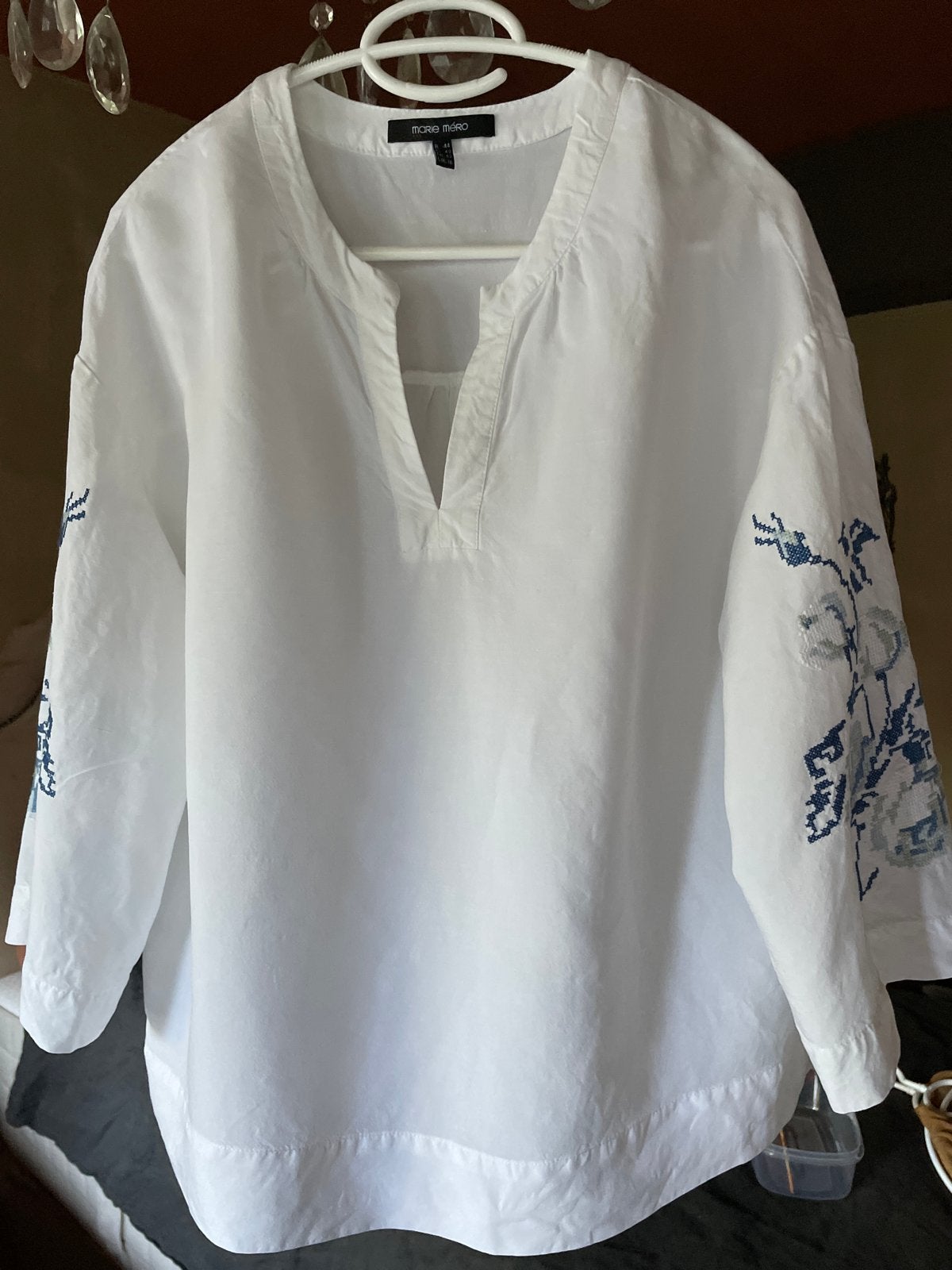 Marie Méro witte blouse met  blauw borduursel, L, Ophalen of Verzenden, Zo goed als nieuw, Maat 42/44 (L), Wit