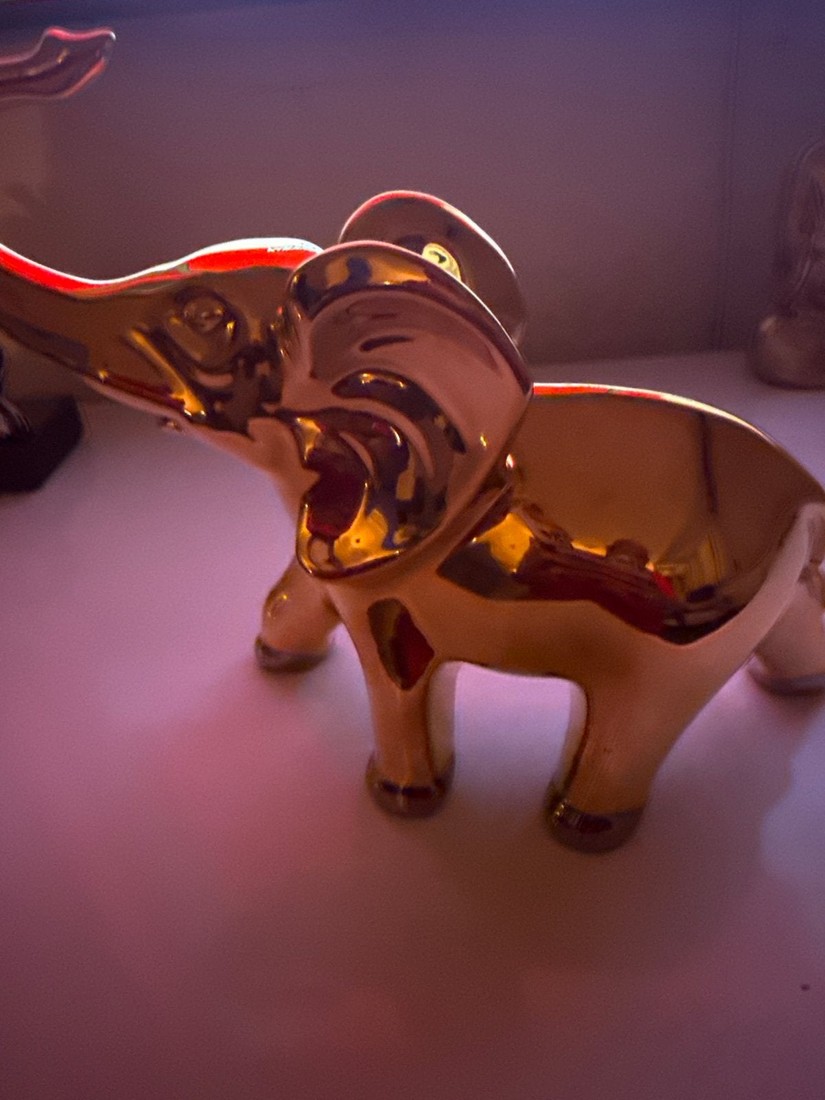 Gouden olifant decoratiebeeldje, Ophalen of Verzenden, Zo goed als nieuw, Steen/keramiek, Goud