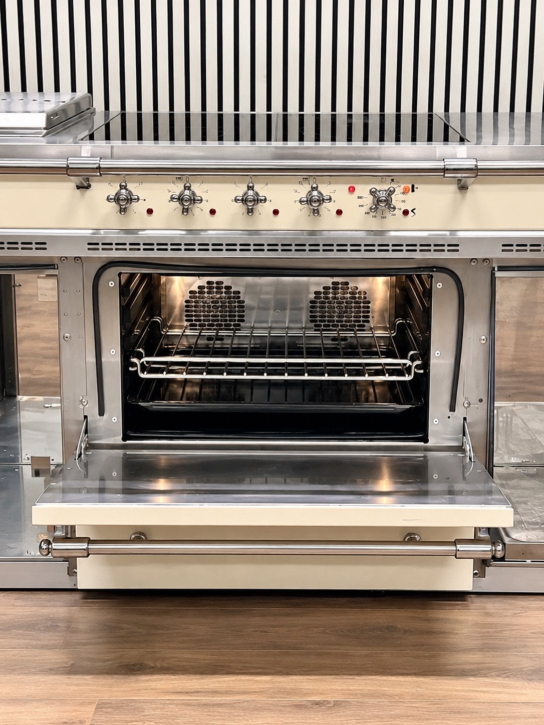 Luxe Fornuis Lacanche Creme met 4 zones + Friteuse 150 cm, Witgoed en Apparatuur, Ophalen of Verzenden, Zo goed als nieuw, Energieklasse A of zuiniger
