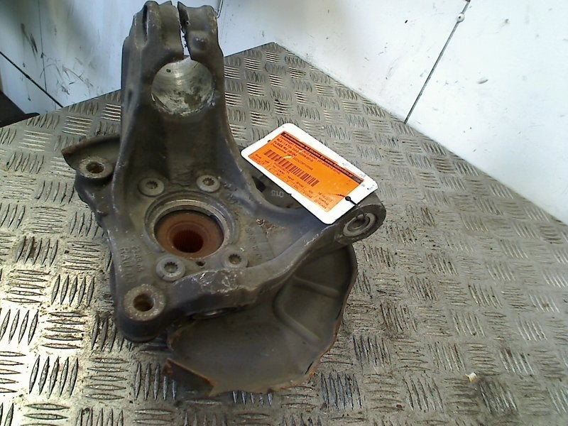 Fusee Rechts Voor Volkswagen Passat (3C2) (2005-03/2010-07), Gebruikt, Volkswagen, Volkswagen AG, Kundenbetreuung@volkswagen.de