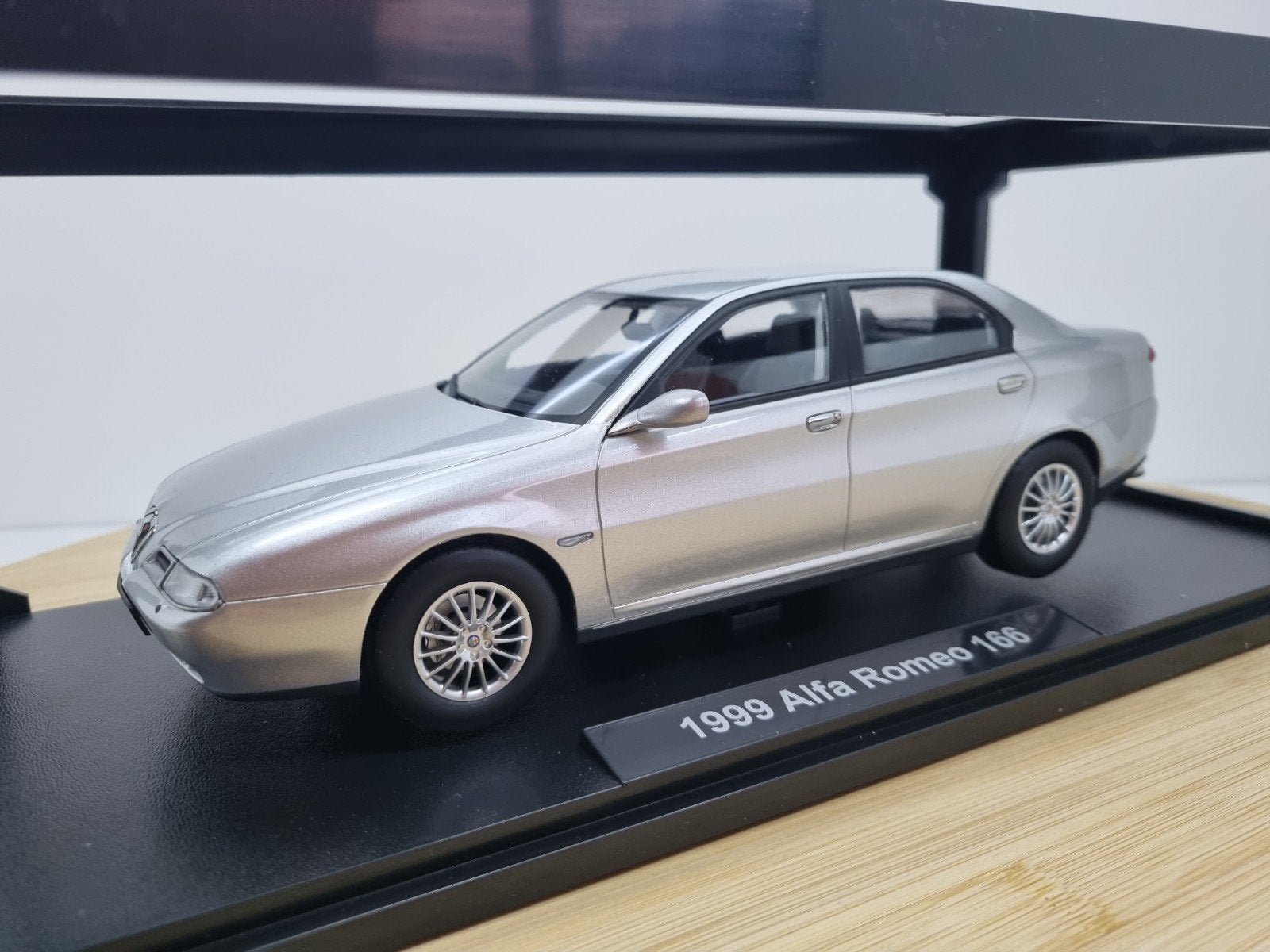Uitverkoop! T9 Alfa Romeo 166 Zilvergrijs Metallic 1:18, Hobby en Vrije tijd, Overige merken, Auto, Nieuw, Ophalen of Verzenden