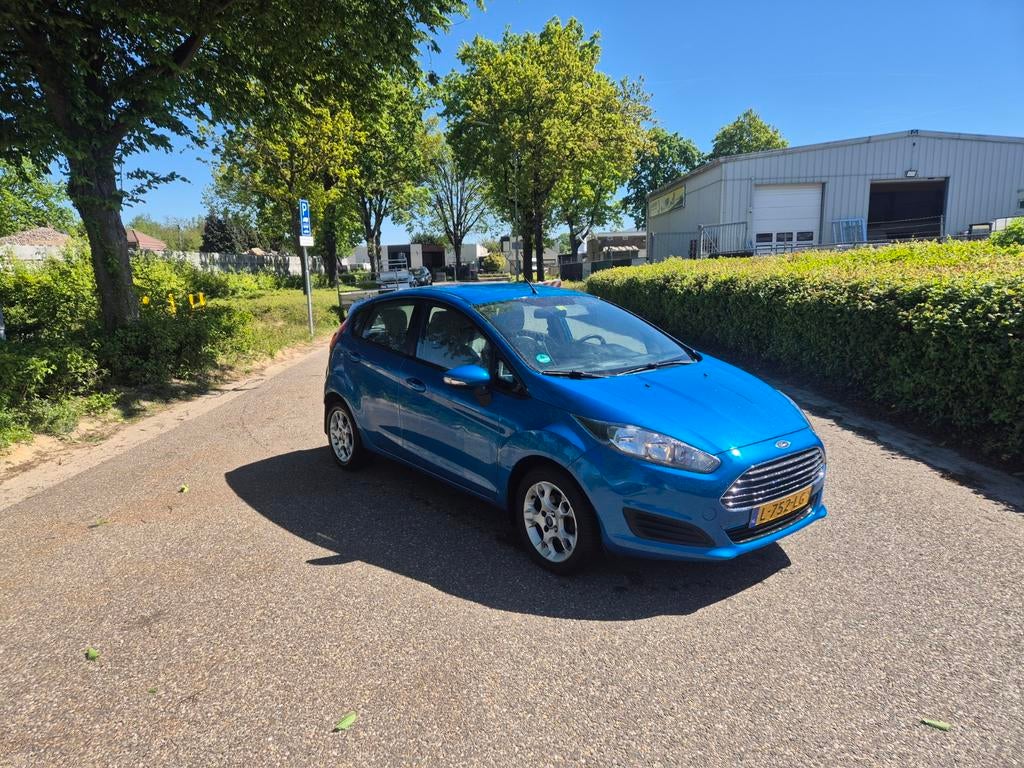 Ford Fiësta 1.25 60KW 5DR 2013 Blauw, Auto's, Ford, Voorwielaandrijving, Stof, Blauw, Handgeschakeld