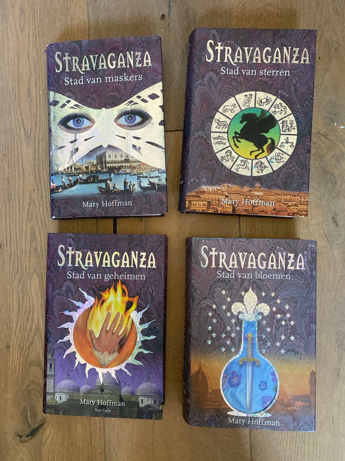 Stravaganza Serie - Mary Hoffman (4 boeken), Boeken, Ophalen of Verzenden, Gelezen, Nederland