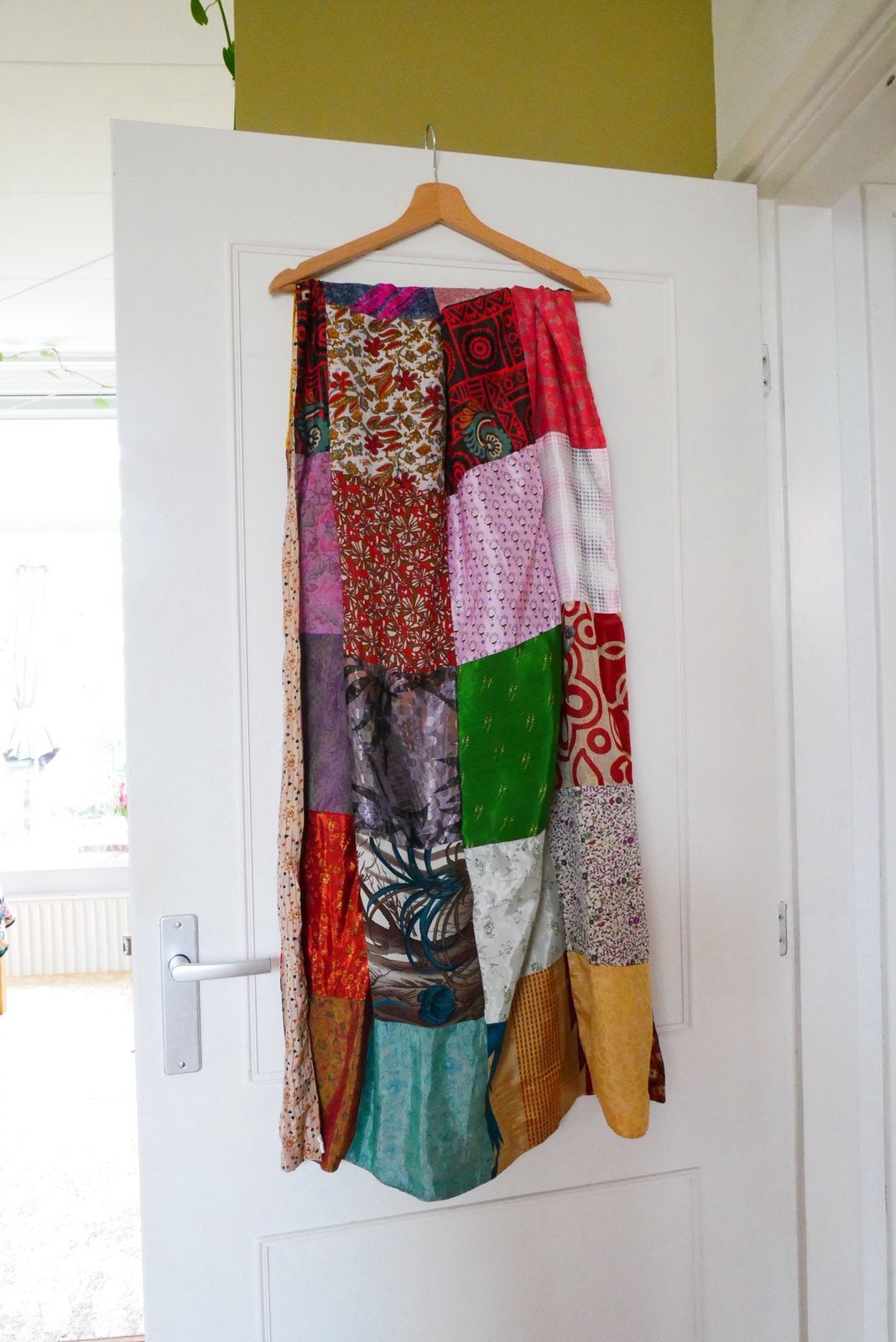 Zijde sjaal, Ophalen of Verzenden, Zo goed als nieuw, Maat 46/48 (XL) of groter, Sjaal