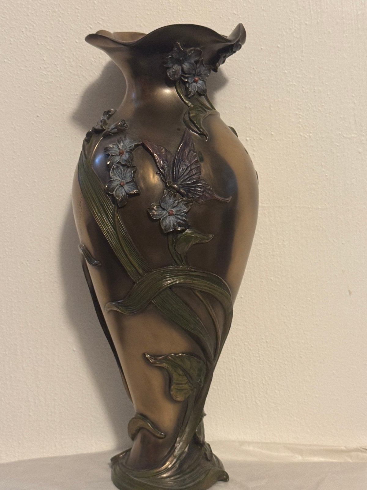 "Veronese" art nouveau-stijl, vaas met bloemen en vlinder., Ophalen of Verzenden