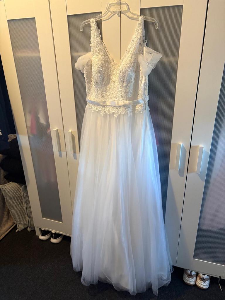 Witte zijden trouwjurk, maat 42/44 met bewerkte top, Ophalen, Gedragen, Wit, Trouwjurk
