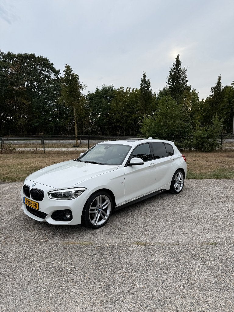 BMW 1-Serie 1.5 118I 5DR 2015 Wit, Auto's, 1-Serie, 1280 kg, Zwart, Alcantara