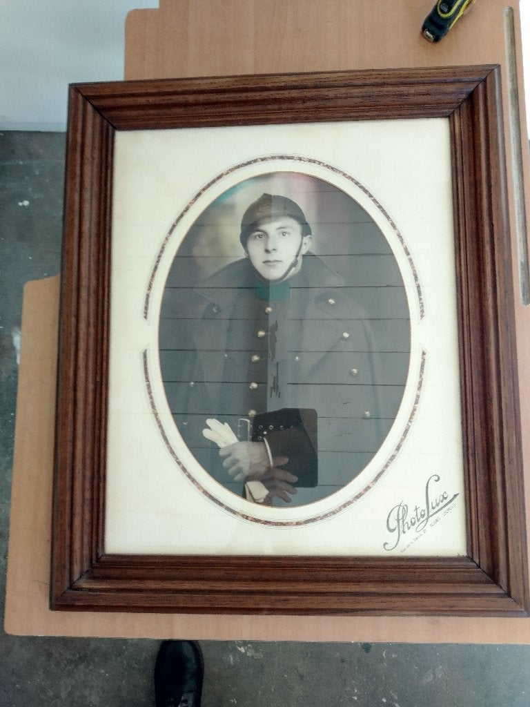 Grote fotolijst van Belgische militair, Verzamelen, Militaria | Algemeen, Ophalen of Verzenden, Landmacht, Overige gebieden, Foto of Poster