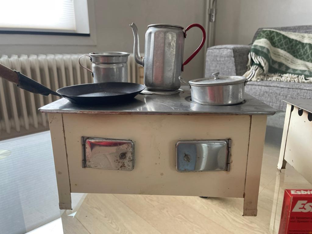 Antiek kinderspeelgoed keukentje., Ophalen