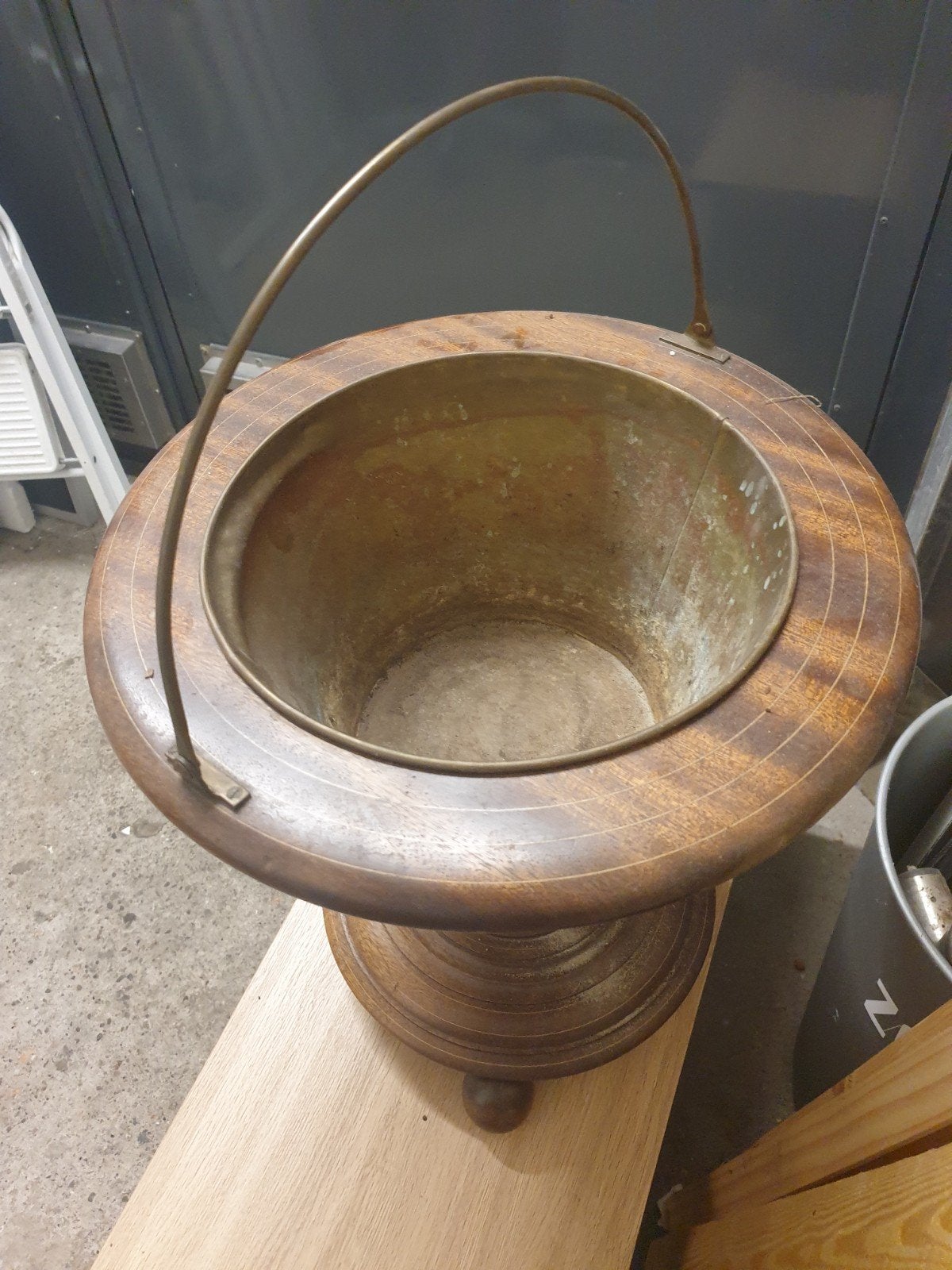 Antieke houten theestoof pot /plantenbak met koperen inzet, Antiek en Kunst, Ophalen of Verzenden