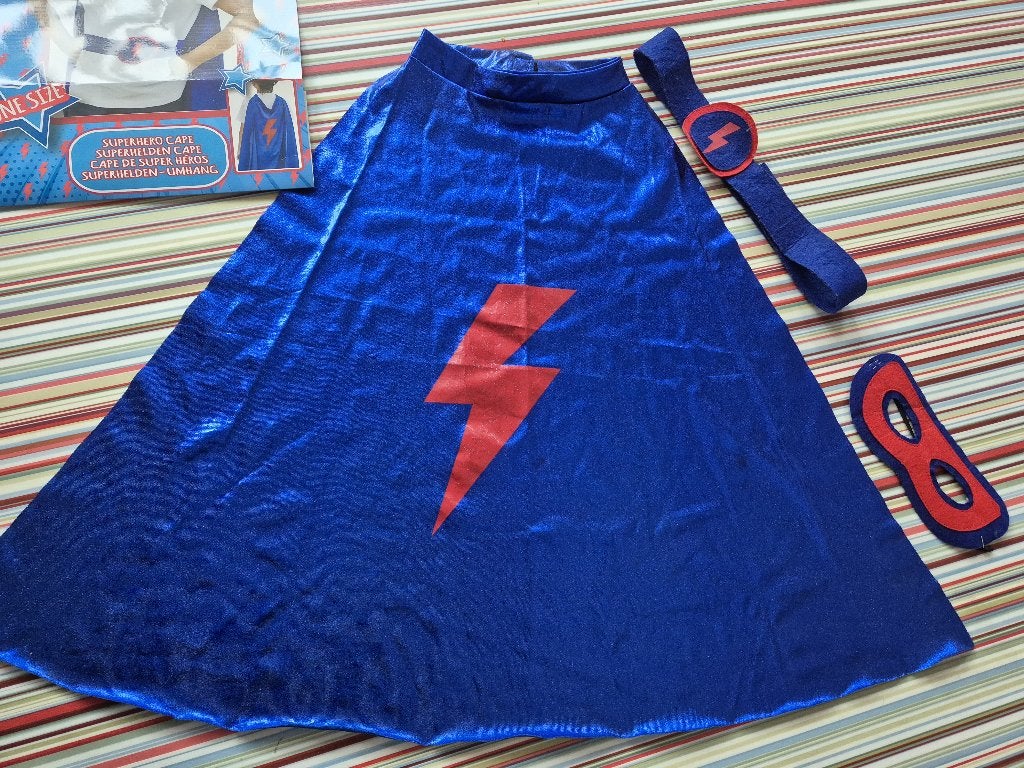 superhelden carnavalspak  3 stuks: 1 cape+ 1 masker+ 1 riem, Ophalen of Verzenden, Zo goed als nieuw, Jongen of Meisje